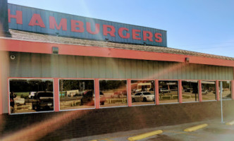 Dan's Hamburgers In Aust outside