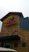 Taco Bueno outside