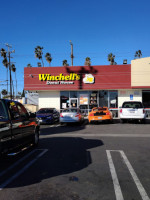 Winchell's Donut House outside