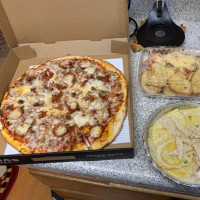 Gina's Pizza And Pastaria food