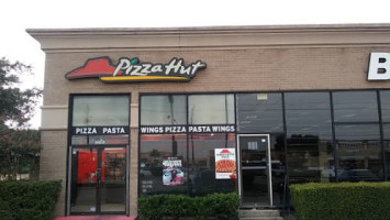 Pizza Hut outside