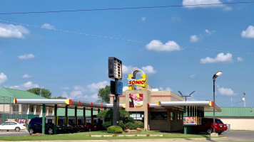 Sonic Drive-in outside