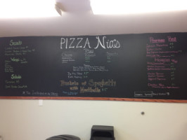 Pizza Nia's In B food