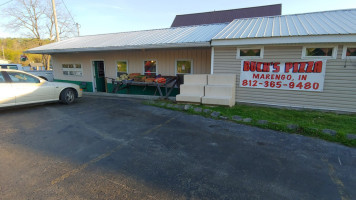 Buck's Produce, Groceries, And Pizza outside