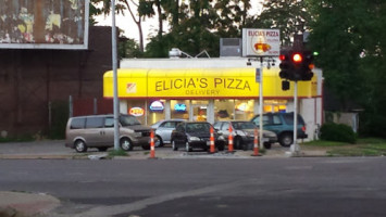 Elicia's Pizza outside