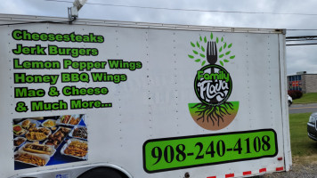 Family Flava Food Truck outside