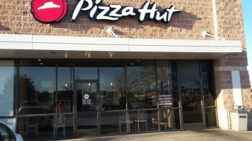 Pizza Hut outside