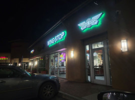 Wingstop outside