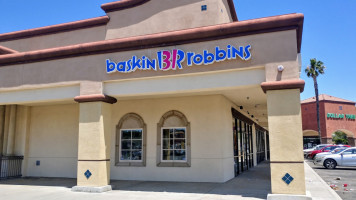 Baskin-robbins outside