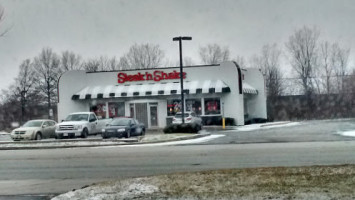 Steak 'n Shake outside