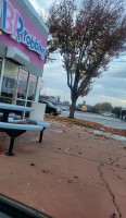 Baskin-robbins outside