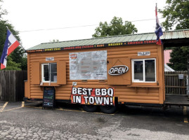 Moose's Bbq Catering outside