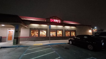 Denny's outside