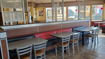 Carl’s Jr. inside