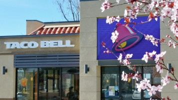 Taco Bell outside