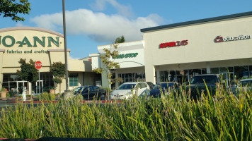 Wingstop outside