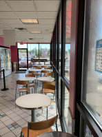 Baskin-robbins outside