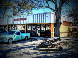 Dagwoods Deli Sub Shop outside