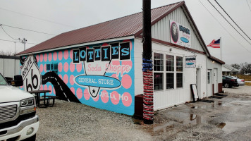 Lottie's Soda Shoppe outside