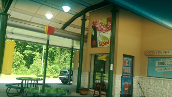 Sonic Drive-in outside