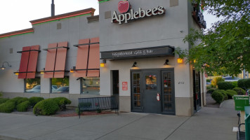 Applebee's Grill outside