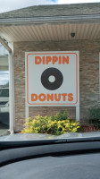 Dippin' Donuts outside