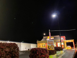 Del Taco outside