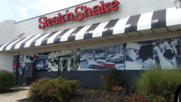 Steak 'n Shake outside