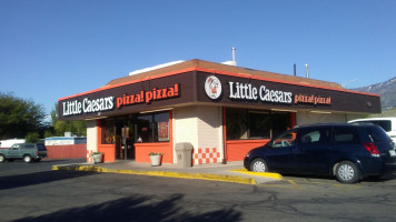 Little Caesars Pizza outside