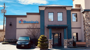 Domino's Pizza outside