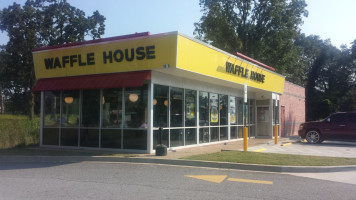 Waffle House outside