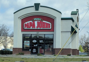 Papa Johns Pizza outside