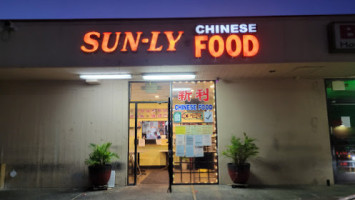 Sun-ly Chinese Food outside