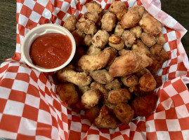 Wally’s Wisconsin Tavern food