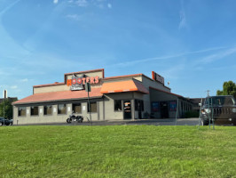 Hooters outside