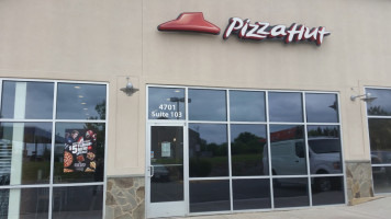 Pizza Hut outside