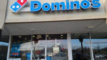 Domino's Pizza outside