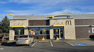 Mcdonald's outside