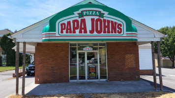 Papa Johns Pizza outside