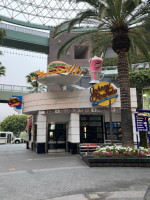 Johnny Rockets outside