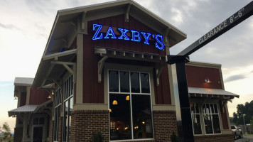 Zaxby's Chicken Fingers Buffalo Wings outside