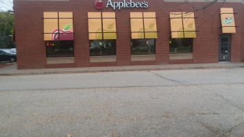 Applebee's Grill outside