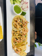 La Villa Mexican And Salvadoran Food food
