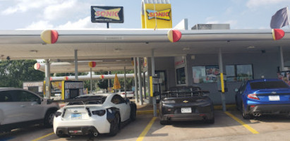 Sonic Drive-in outside