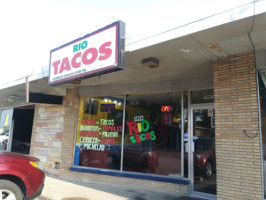 Río Tacos food