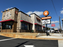 Popeyes Louisiana Kitchen outside