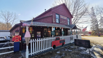 The Rustic Red House- At Glen Country Store food