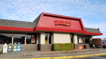 Denny's outside