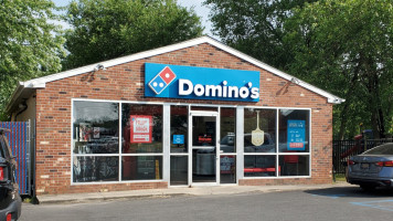 Domino's Pizza outside