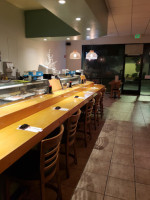 Sushi Kinoya inside